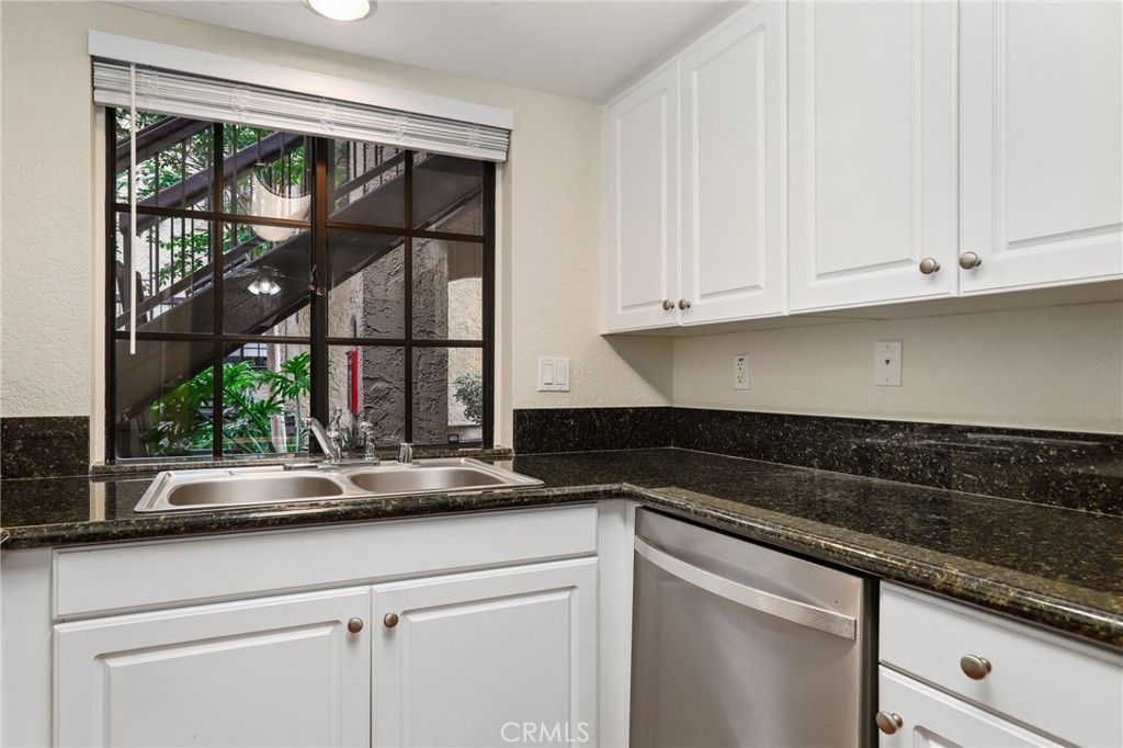 listing image 130727489325334433945