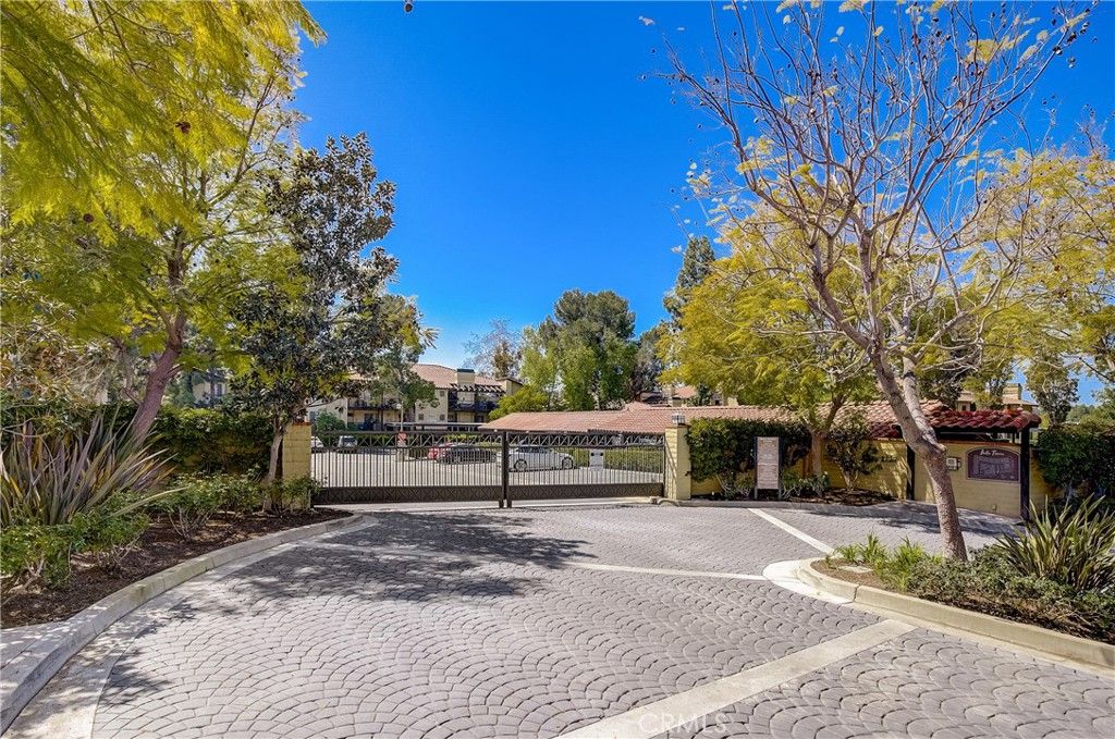 listing image 130728377160046777973