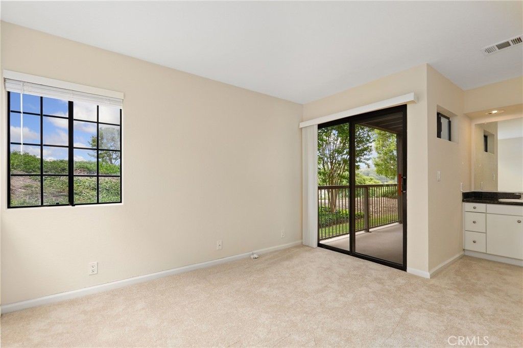 listing image 130725323867634321332