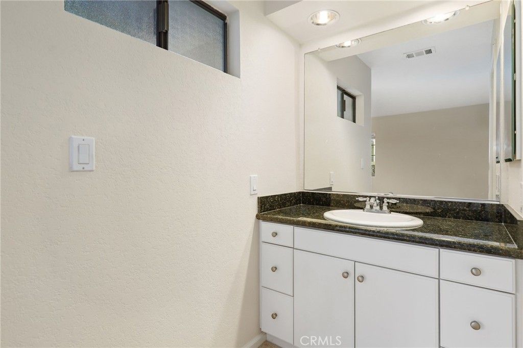 listing image 130726993633158943353