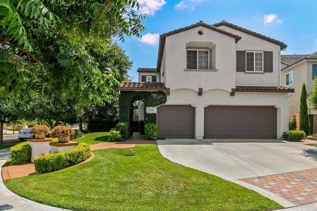 listing image 130725425494940449409