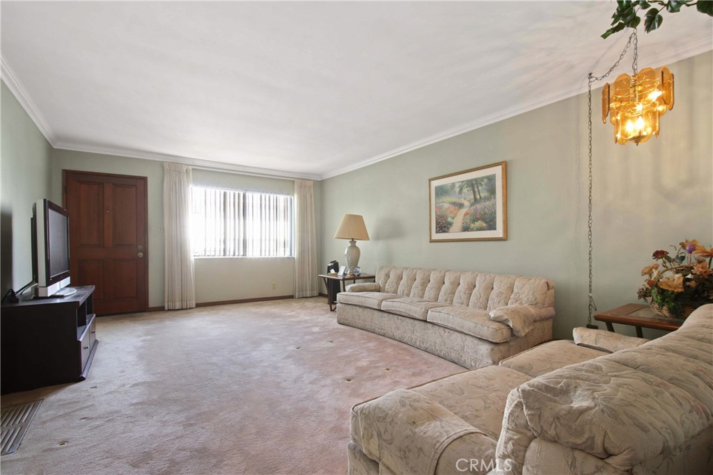 983 W 10th Street