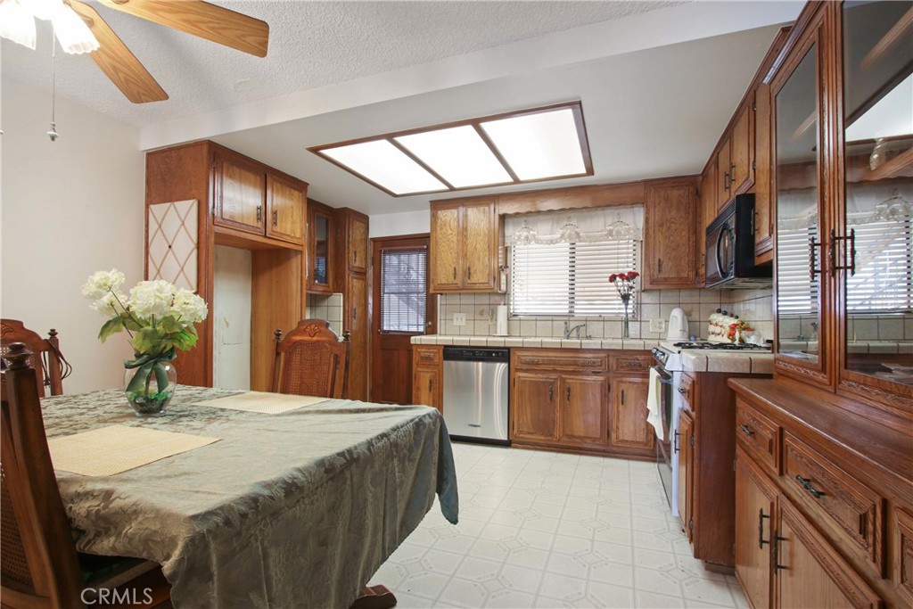 983 W 10th Street