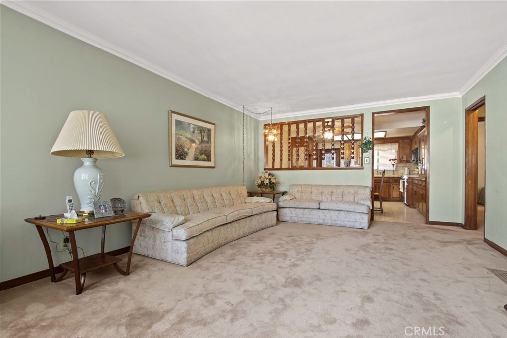 983 W 10th Street