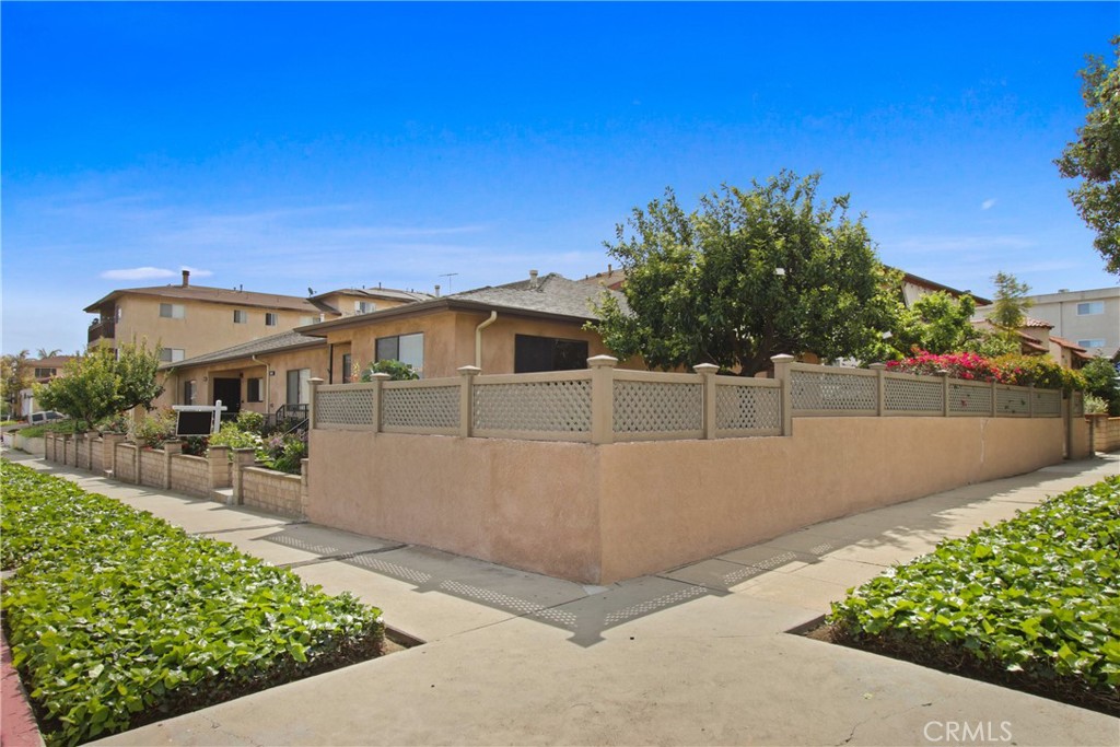 983 W 10th Street