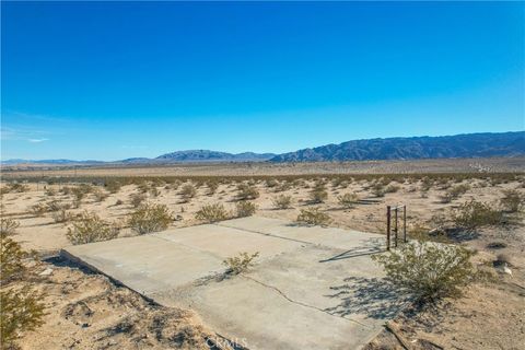 Photo of 71015 Two Mile Road, 29 Palms, CA 92277 (MLS # JT24001129) Photo of 71015 Two Mile Road, 29 Palms, CA 92277 (MLS # JT24001129)