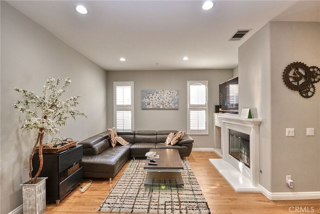 Gallery Walk (GALW) - Residential Lease