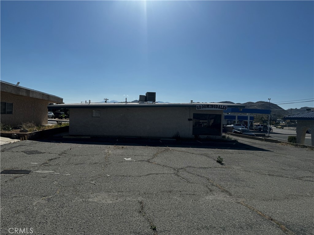 Main image without alt text