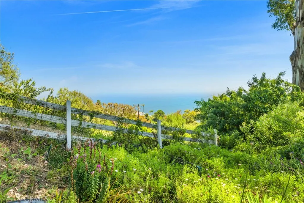 Rolling Hills, California 90274, United States, 4 Bedrooms Bedrooms, ,3 BathroomsBathrooms,Residential,Active,54302