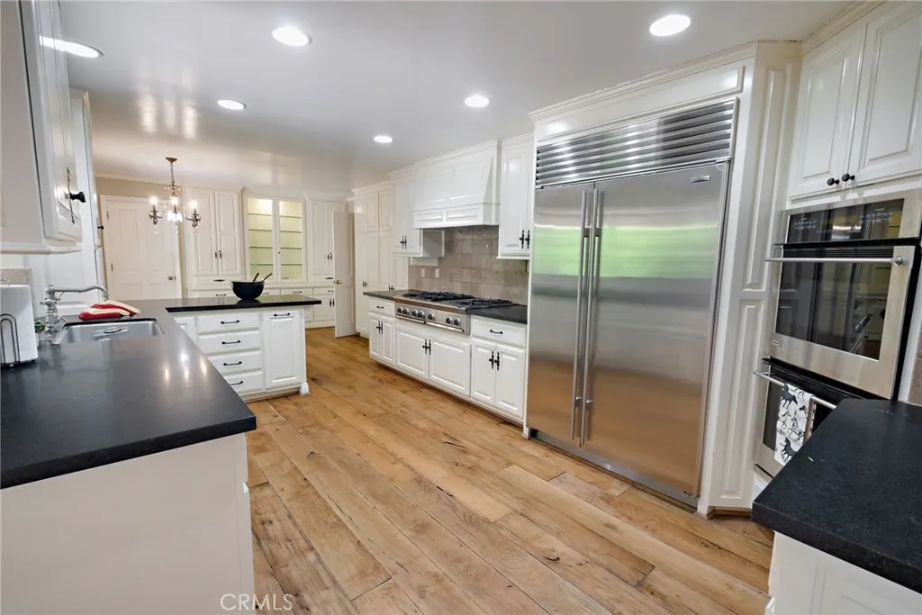 Rolling Hills, California 90274, United States, 4 Bedrooms Bedrooms, ,3 BathroomsBathrooms,Residential,Active,54302