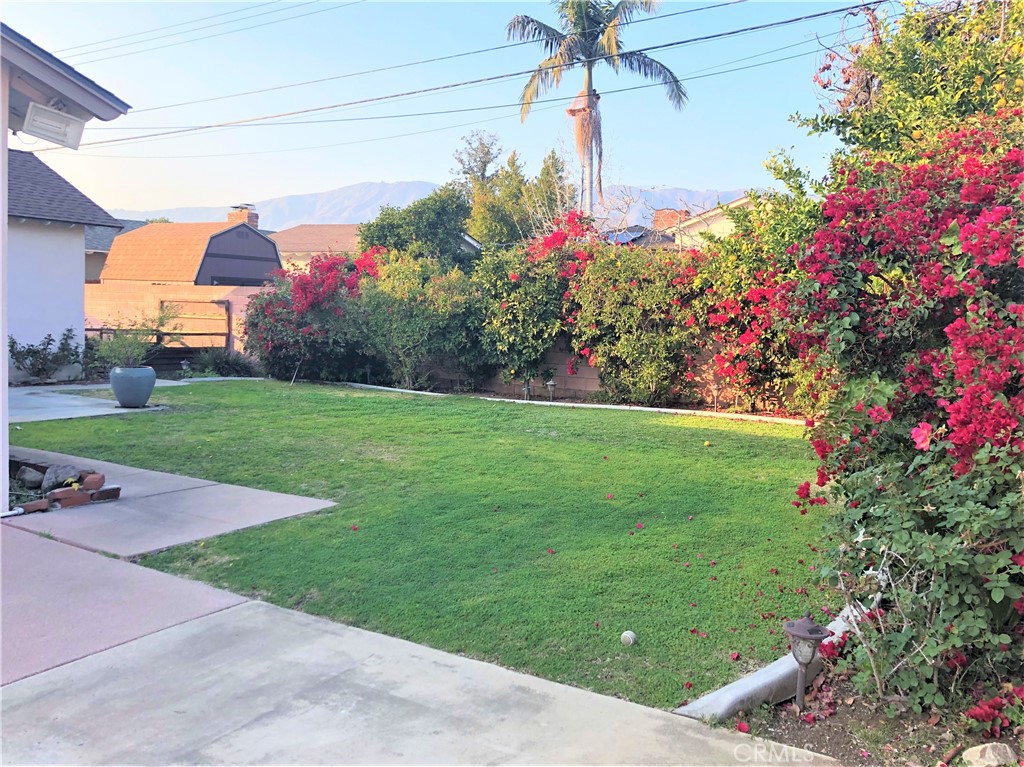 943 E Foothill Boulevard