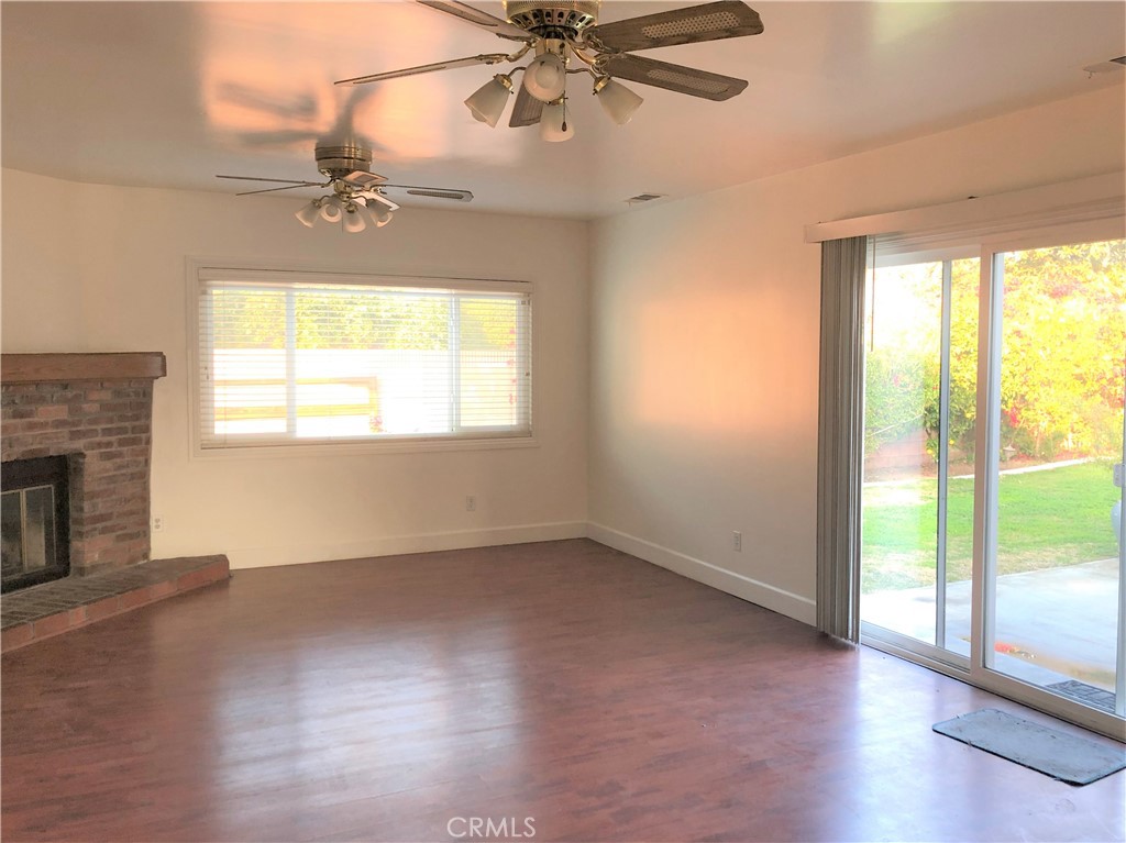 943 E Foothill Boulevard