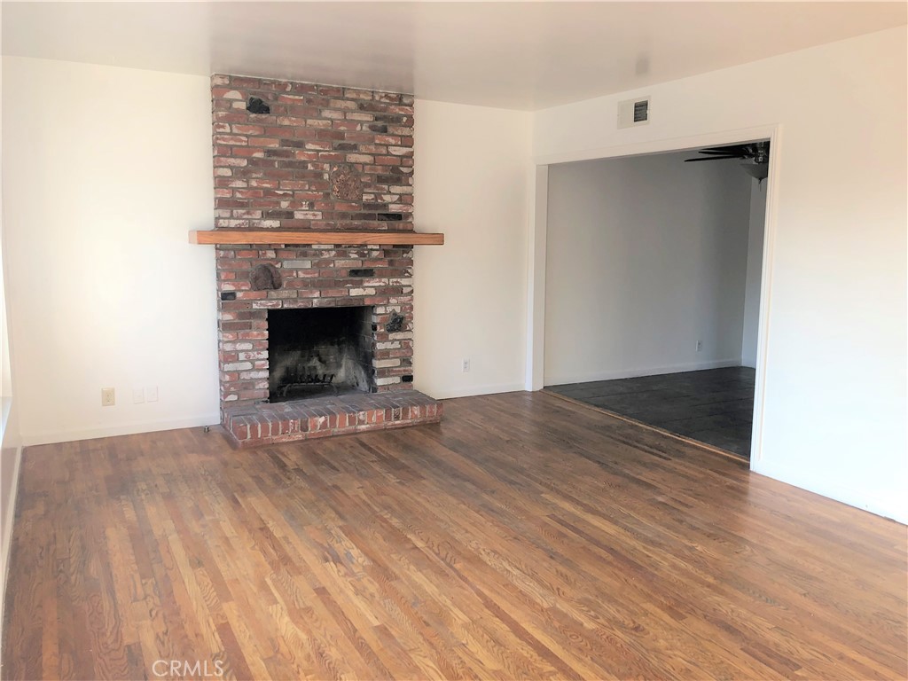 943 E Foothill Boulevard