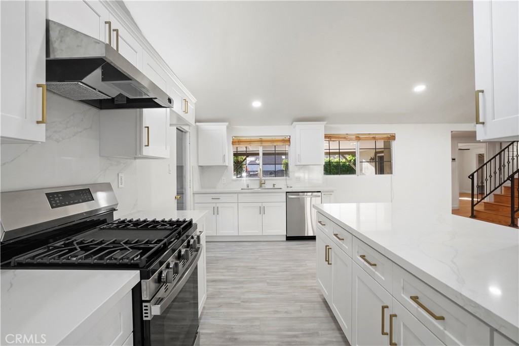 Properties 1 8836 Oneida Avenue