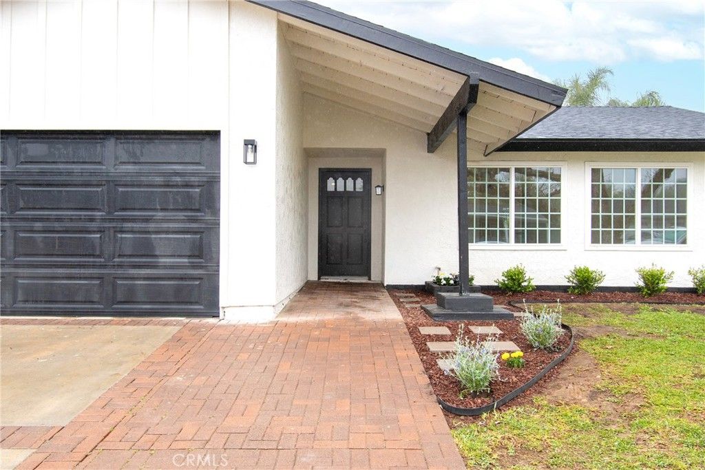listing image 0