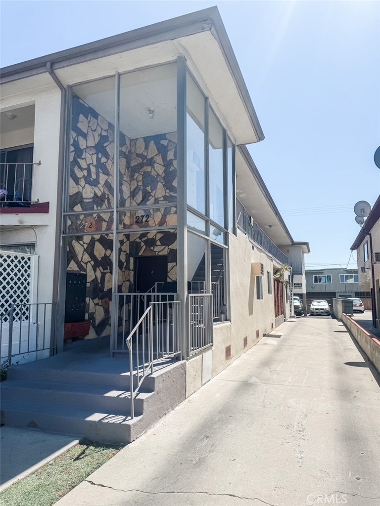 272 W Tujunga Avenue