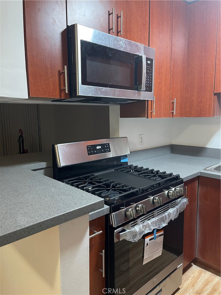 272 W Tujunga Avenue