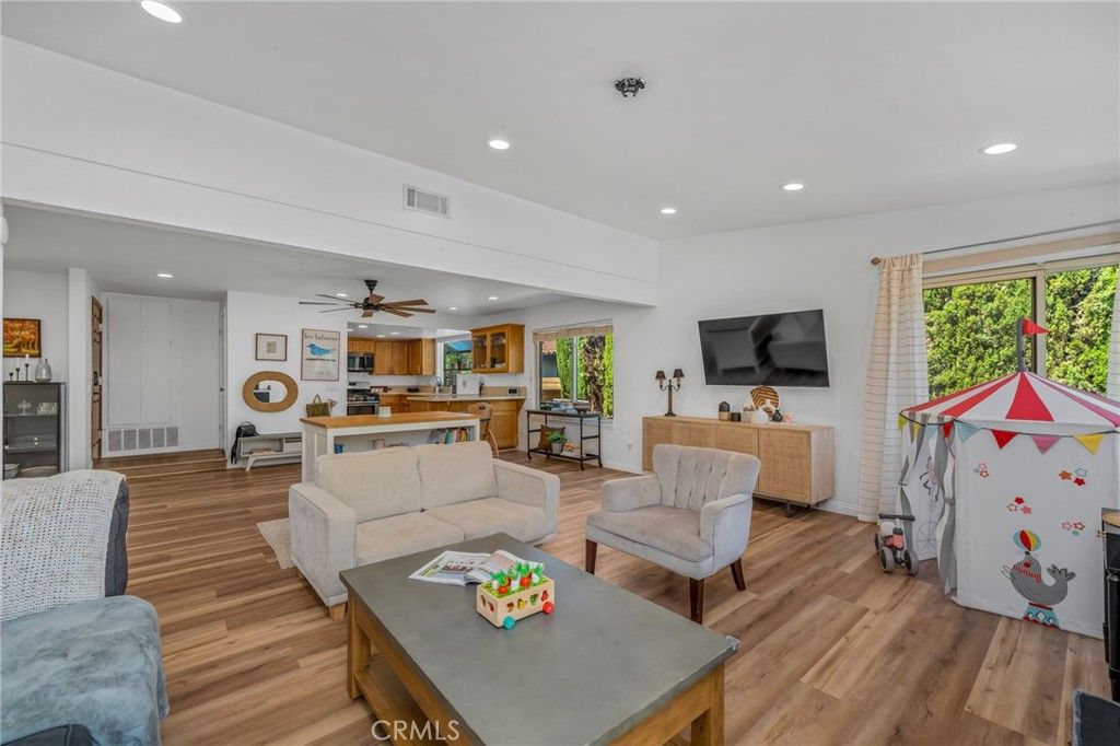 listing image 130721337152492948237