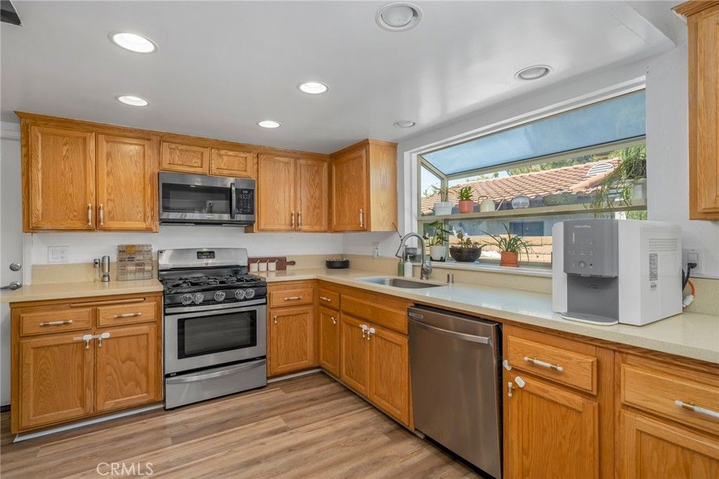 listing image 130725715436568734452