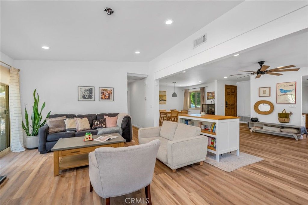listing image 130726528538262256659