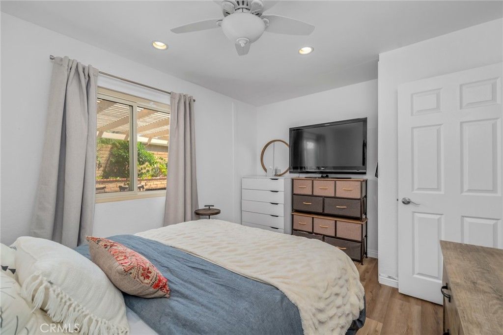 listing image 130722816316783514597