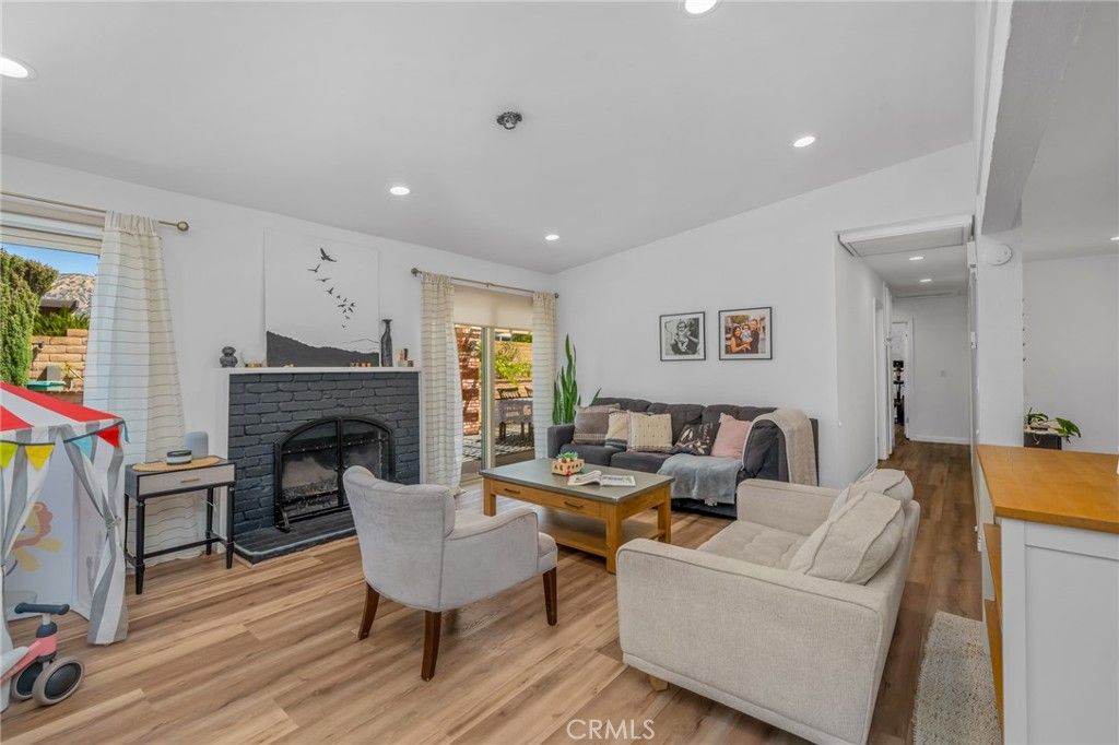 listing image 130725654986583579467