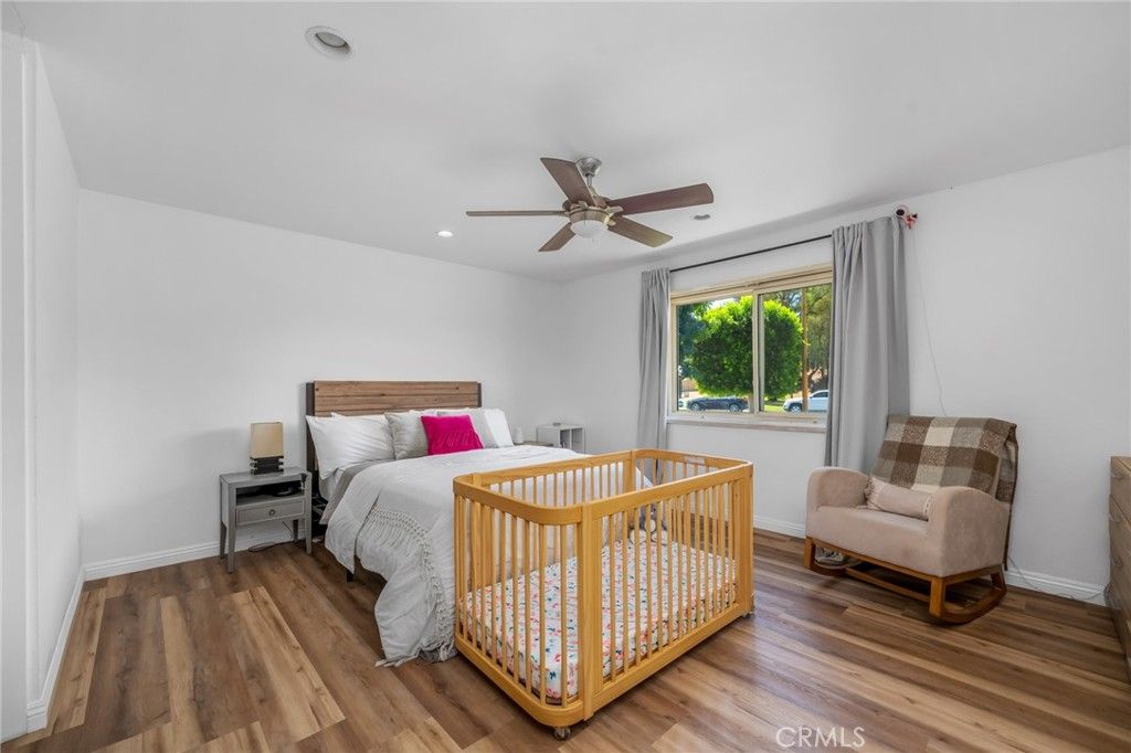 listing image 130722662051919880354