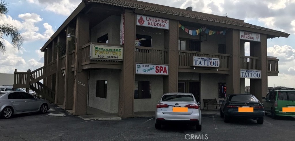 Excellent corner location, right at the intersection of Foothill blvd and monte vista ave in Upland. We have tow suites of 800 SF each for lease. Great move in incentives. The units are move in ready and waiting for our next great tenant. Ideal uses for small reatil, over stock store. the property comes with ample parking and possible signage.