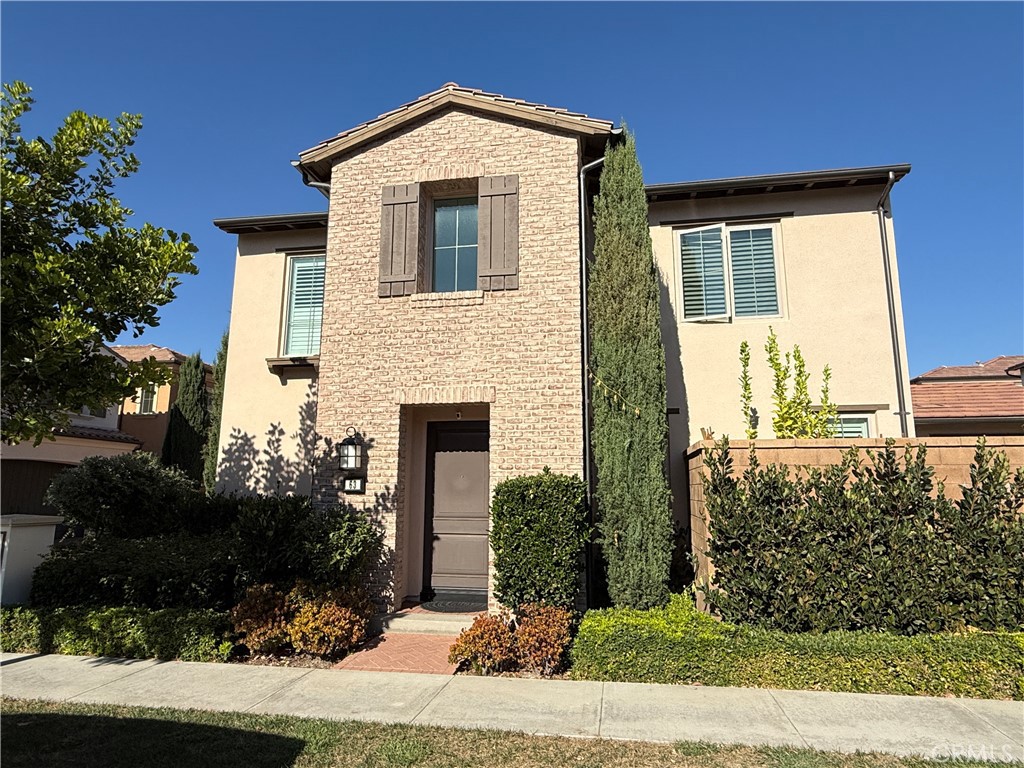 Beautifully upgraded single-family home located in the newly developed Eastwood Village community.
This charming residence features 3 bedrooms and 2.5 baths with an open floor plan. The highly upgraded kitchen includes stainless steel appliances, and the entire house has wood-like flooring. This house offers a water softening system and Tesla charging station.
The second floor boasts 3 bedrooms, 2 full bathrooms, and a laundry room. The spacious master suite includes a luxurious bathroom with dual sinks, a soaking tub, a walk-in shower, and a generous walk-in closet. Additional highlights include LED recessed lighting. The large, private landscaped backyard provides a comfortable space for family relaxation and children's play.
The community offers resort-style amenities, including 2 junior Olympic-sized pools with spas and children's pools, BBQ and picnic areas, basketball courts, tennis courts, sand volleyball, playgrounds, and more.
Shopping and dining are conveniently located nearby at Northwood Town Center, Woodbury Town Center, Irvine Spectrum, and Tustin Marketplace. The home is part of the award-winning Irvine Unified School District, with Eastwood Elementary, Sierra Vista Middle School, and Northwood High School. Ready to move in!