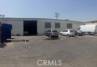 wow, great location 5000 square feet of warehouse, available now, double door entry 12ft doors, great for storage or warehouse light industrial, 2 bathrooms, private and gated for privacy and extra security, lots of room, 605/ 60 freeway access around the block. lots of parking.