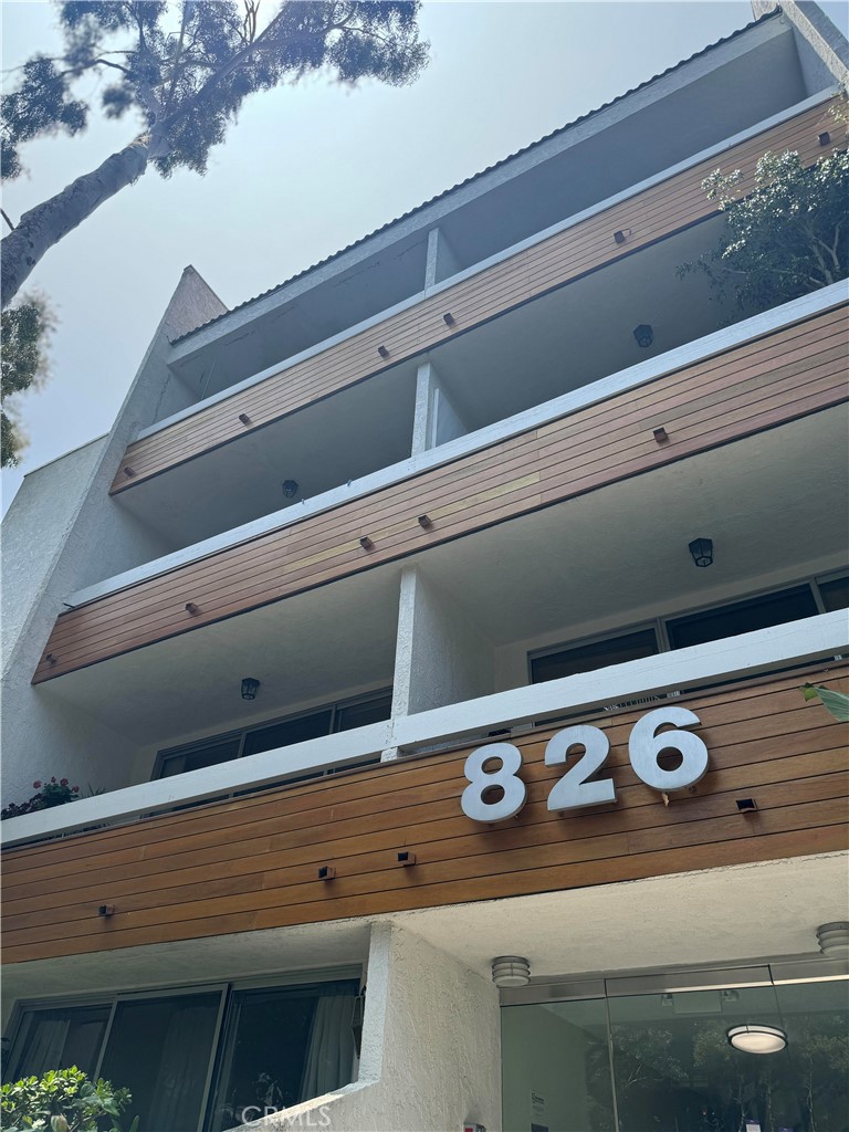 Photo 2 of 17 of 826 2nd Street 103 condo