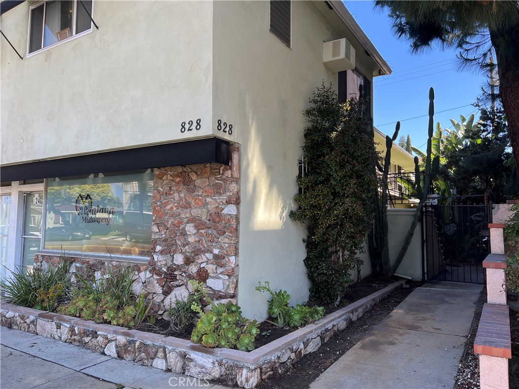 824 Redondo Avenue