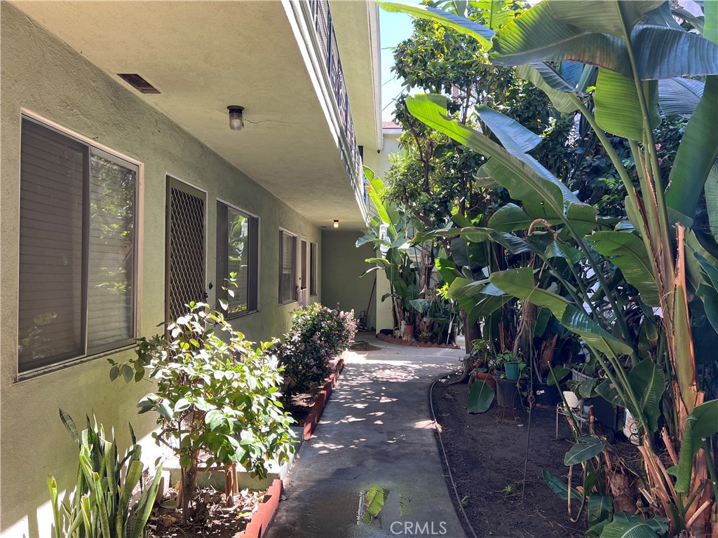 824 Redondo Avenue