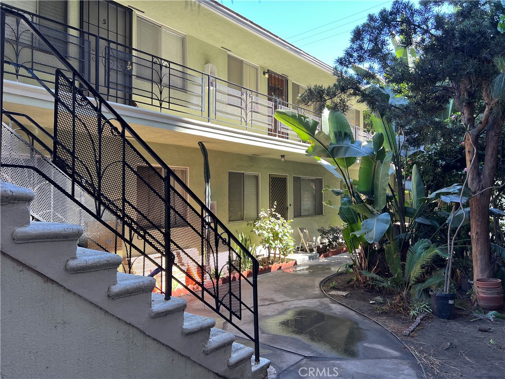 824 Redondo Avenue
