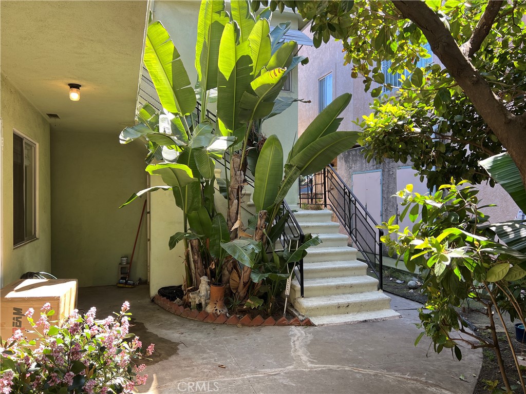824 Redondo Avenue