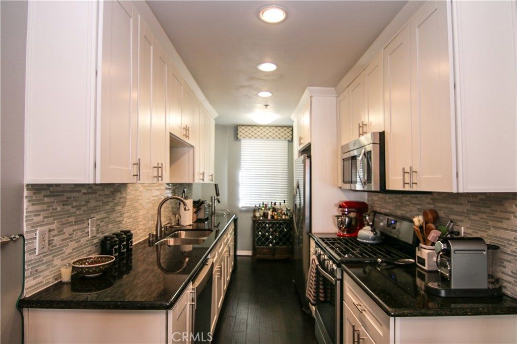 listing image 130725904093851010050