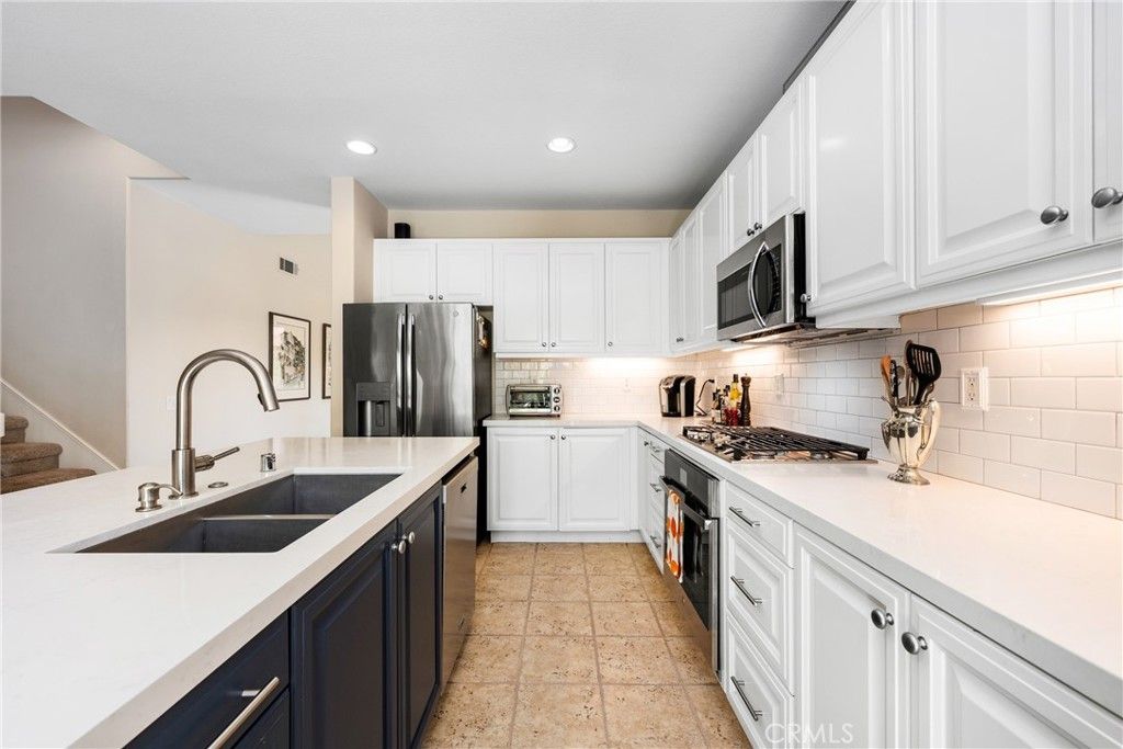 listing image 130722596709328243856