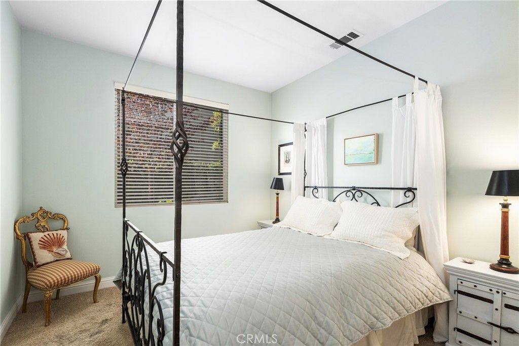 listing image 130721682146095898915