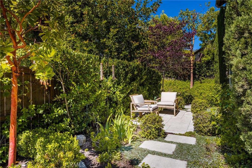 listing image 130723503942619796319