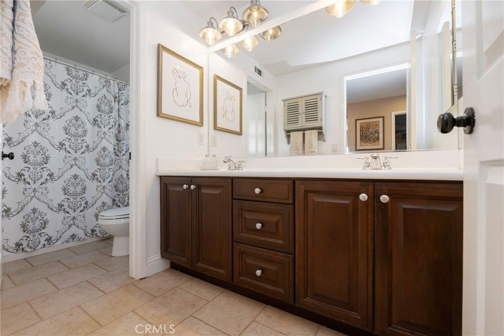 listing image 130725603985655297969