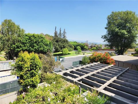 A home in La Mirada