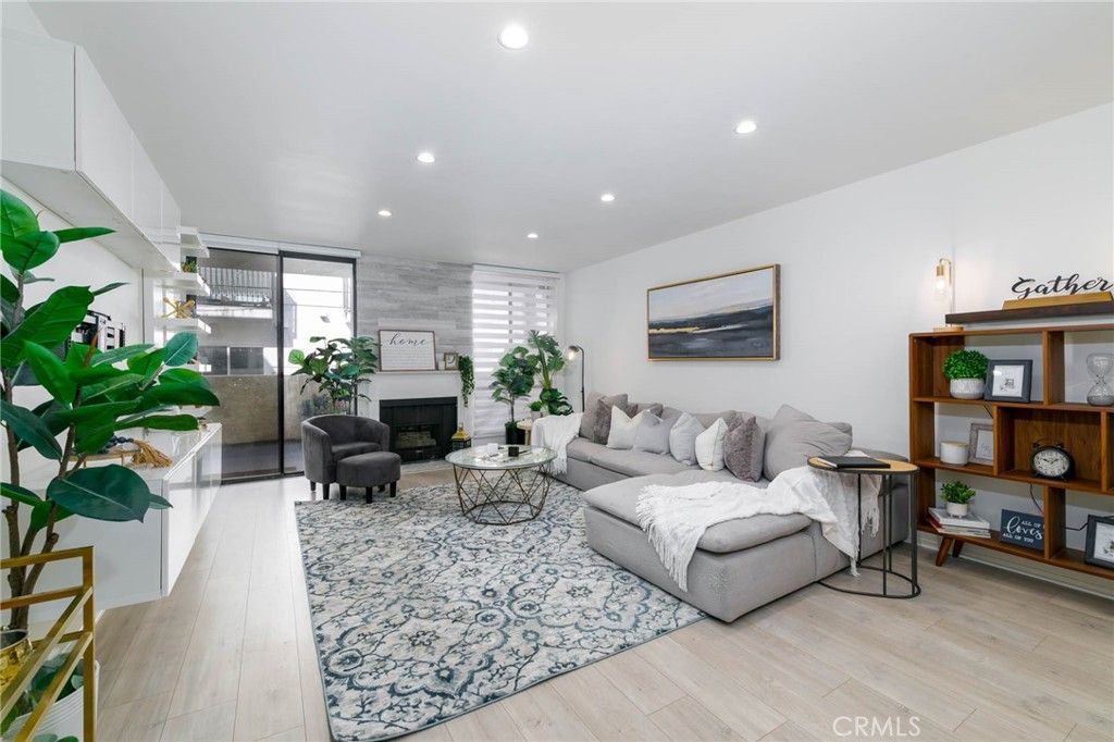 listing image 0