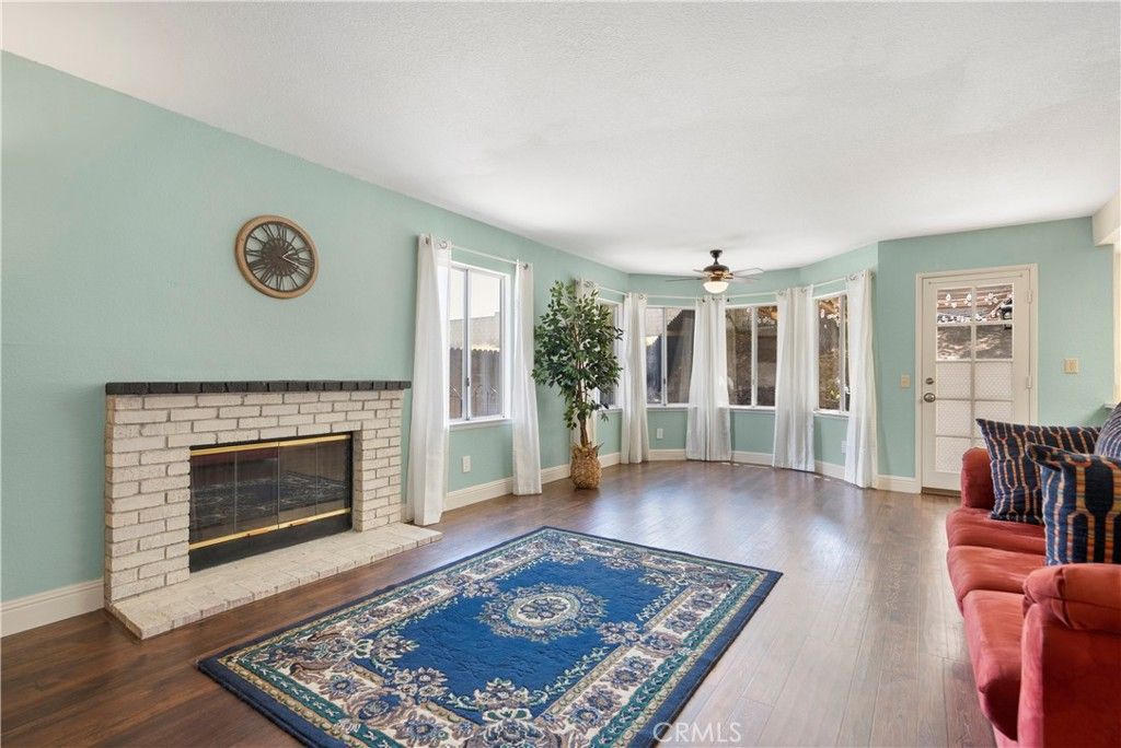 listing image 130729396194645564035