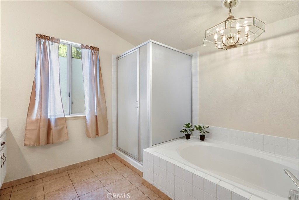 listing image 130725511499122792517