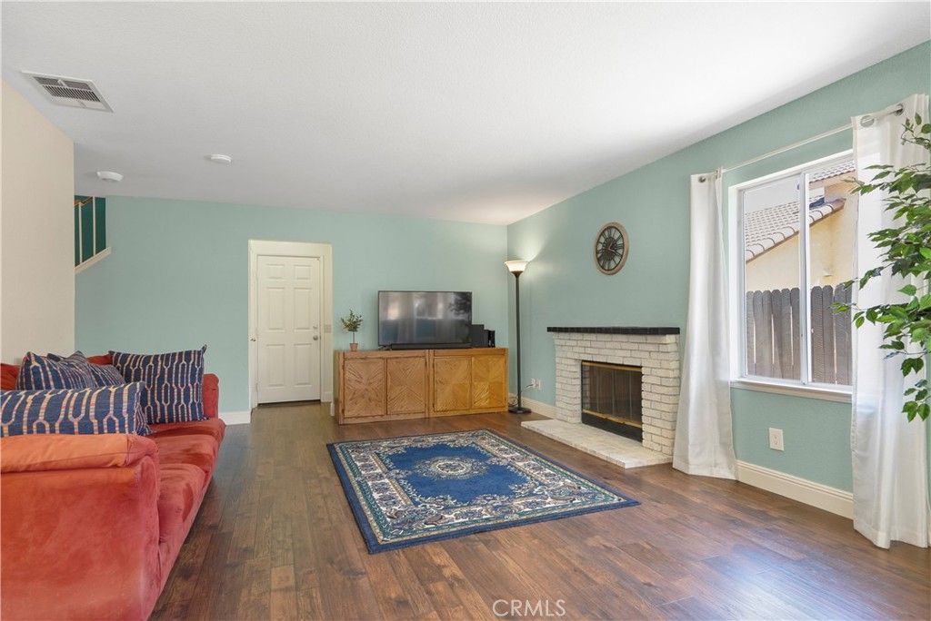 listing image 130729317511136912072