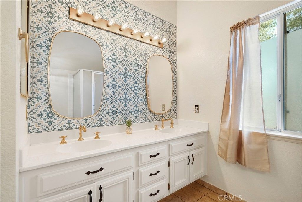 listing image 130728298717905944951