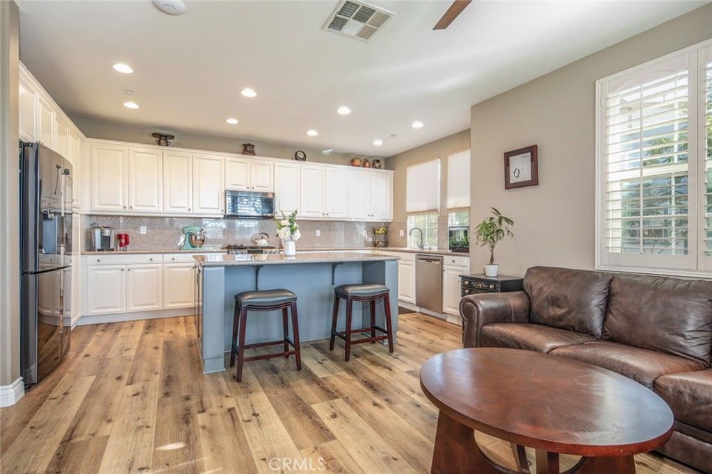 listing image 130729662941821387576