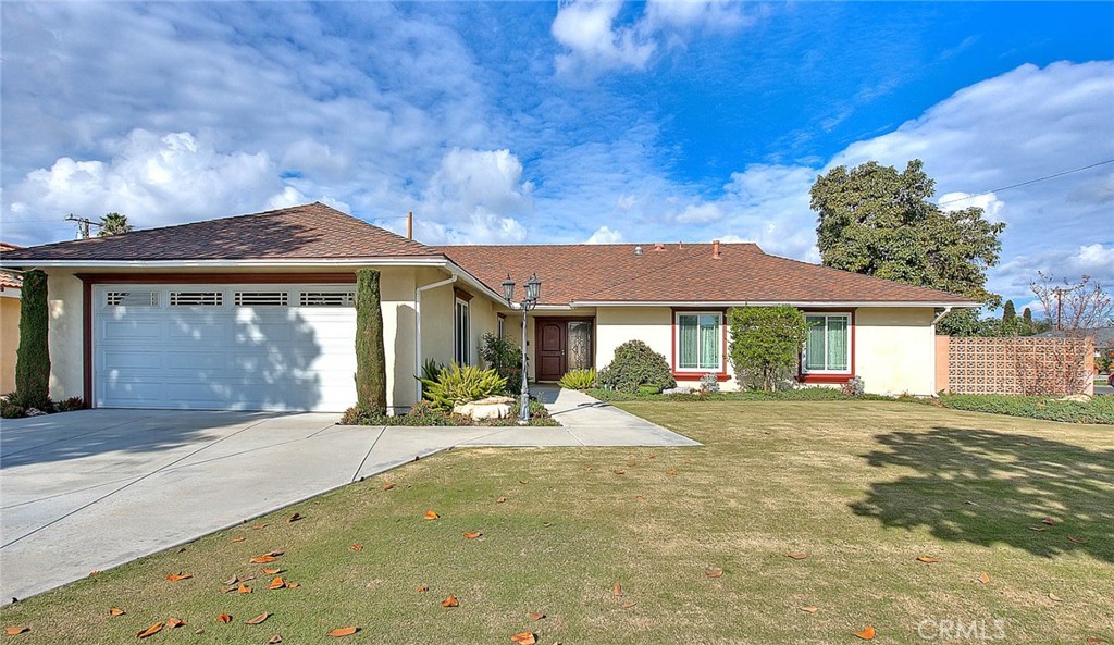 2533 E Lizbeth Avenue