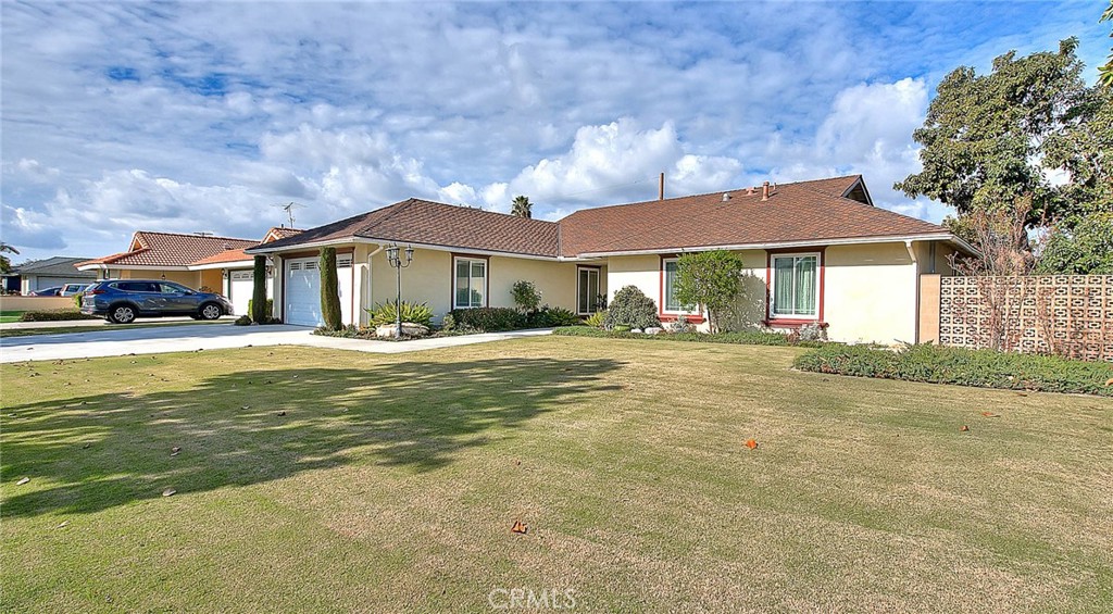 2533 E Lizbeth Avenue