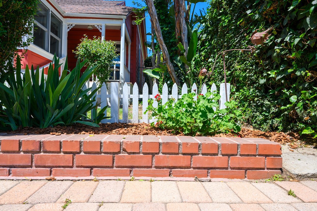 703 Manzanita Avenue
